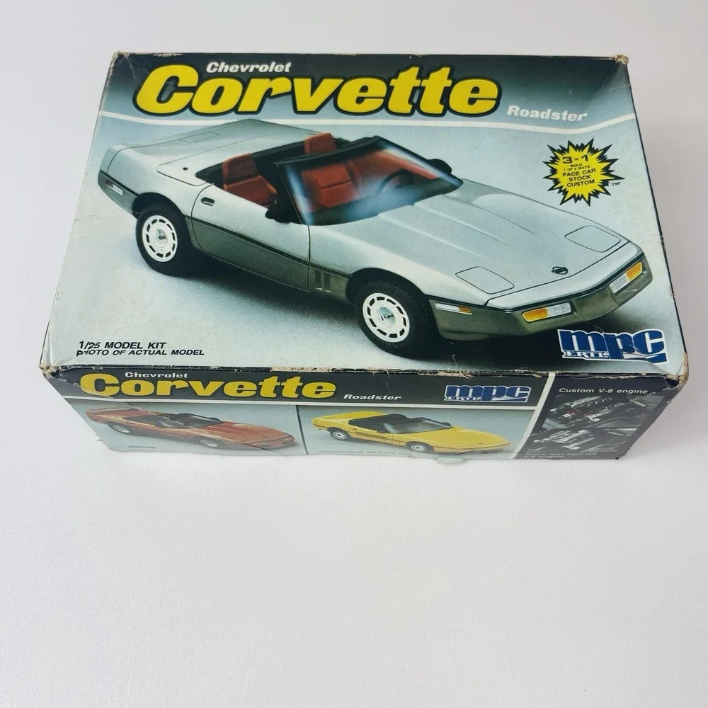 MPC 1:25 scale Chevrolet Corvette Roadster Plastic Model Kit #6213